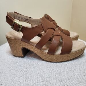 NWOB Soul Naturalizers Aki Brown Sandals Size 8W
